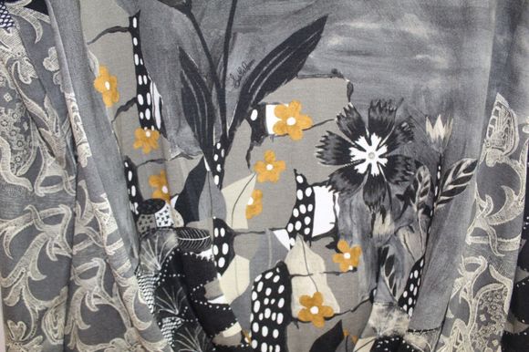 Save The Queen Top Size Large Long Sleeved - Picture 3 of 7